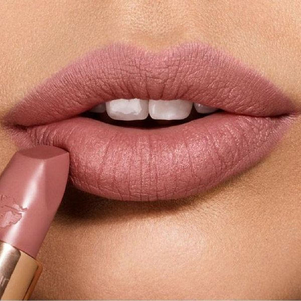 #7. How to make any lipstick matte?maxsidesize=945